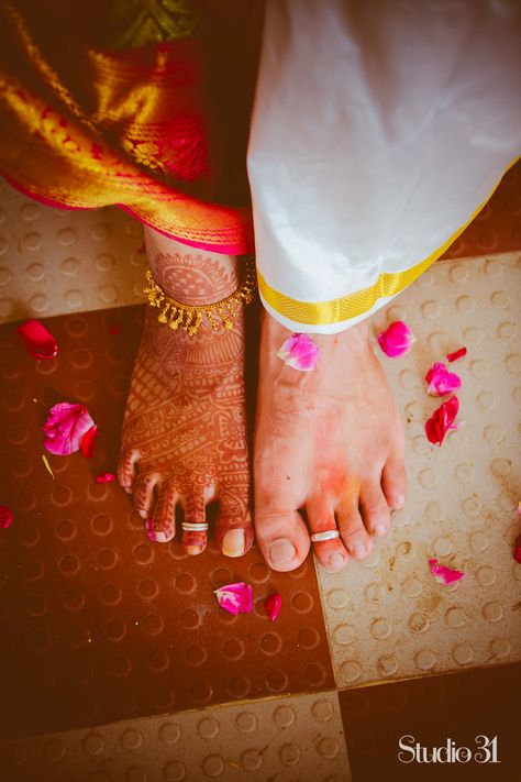 Creative Wedding Photography Indian, Marriage Photoshoot, Marriage Poses, Indian Wedding Pictures, Indian Wedding Poses, Marriage Photography, Bride Photos Poses, Groom Photoshoot, Engagement Photography Poses