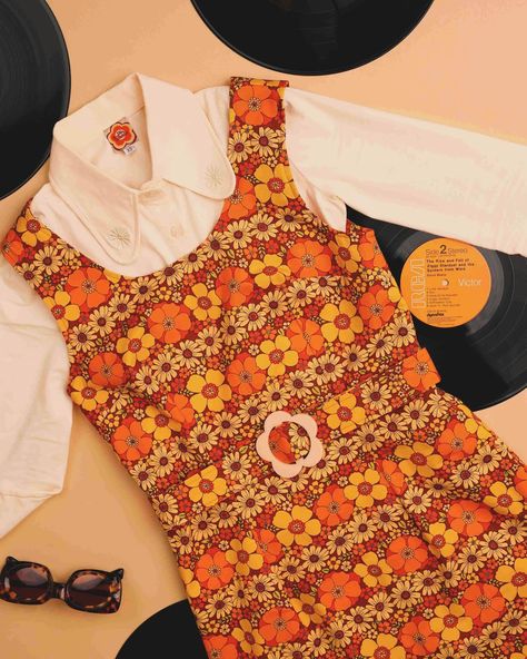 The Lola pinafore in flower child. Made in England 🇬🇧 from a glorious stretch cotton. 🌸 You’ve almost sold us out of all this fabric, shall we keep stocking this beauty? I think it’s a yes from us! 🧡 • • • • #60s #70s #shopsmall #flowerpower #hippie #boho #retrostyle #70sstyle #swinging60s Dress Flower, Pinafore Dress, 1960s Fashion, Flower Child, 70s Fashion, Upcycle Clothes, Flower Dresses, Zip Top, Hip Length