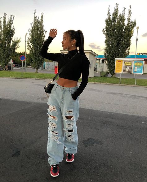 hell on Instagram: “baggy jeans >> @fashionnova fashionnovapartner” Baggy Outfits Girl, Baggy Jeans Outfit Ideas, Outfit Ideas Baggy Jeans, Outfit Ideas Baggy, Streetwear High Fashion, Jeans Outfit Ideas, Baggy Jeans Outfit, Outfits Con Jeans, Baggy Clothes