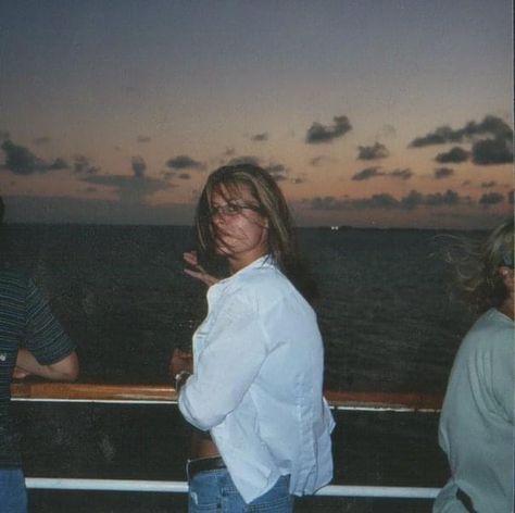 a picture of my mom in 1996🤍 she had style! #1990s #sunset #fashion #aesthetic #mother #90s #90sfashion 90s Era Aesthetic, 90s Mom Aesthetic, Mom In The 90s, 1990 Aesthetic, Sleep Shirts For Women, Aesthetic Mother, Sunset Fashion, Beach Mom, 90s Mom