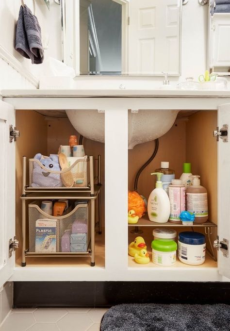 Weekend Upgrade: Jenna's Organized & Energized Bathroom Cabinets | Apartment Therapy. In just a weekend, we made over Jenna’s bathroom. She’s a busy mother whose space had to accommodate both her two children and her grownup houseguests. Learn how we used organization, storage, color, and a few finishing touches to bring her bathroom to the next level in less than 48 hours. It’s not a renovation, it’s a total transformation. Baby Bathroom Organization, Apartment Bathroom Organization, Baby Room Organization, Bathroom Cabinet Organization, Small Bathroom Organization, Diy Bathroom Storage, Baby Bathroom, Apartment Organization, Bathroom Decorating