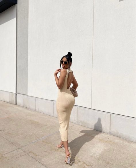 Beige Dress Outfit, Summer Outfits Trendy, Aesthetic Pants, Dress Outfit Summer, Casual Classy Outfits, Instagram Feed Tips, 2021 Fashion Trends, Spring Sunglasses, Modest Women