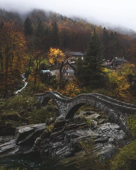 Cup of cold sun and a winter pill. - spooky post - Imgur Fall Village, Village Aesthetic, Village Photo, Village Photos, Modern Magic, Castle Ruins, Winter Photos, Medieval Castle, Beautiful Mountains