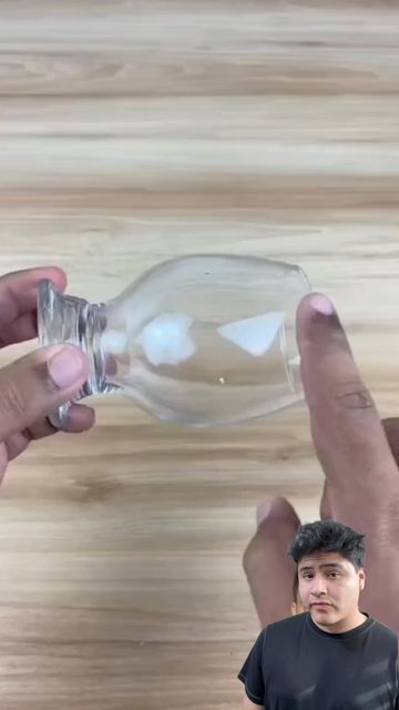 Instagram Phone, Diy Projector, Weird Inventions, Clever Inventions, Phone Projector, Daily Hacks, Diy Crafts Life Hacks, Diy Science, Quick Crafts