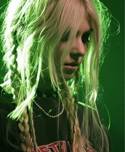 90s Grunge Hair, Short Grunge Hair, Messy Braids, Taylor Momsen, Peinados Fáciles Para Cabello Corto, Long Blonde, Grunge Hair, Aesthetic Hair, Green Hair