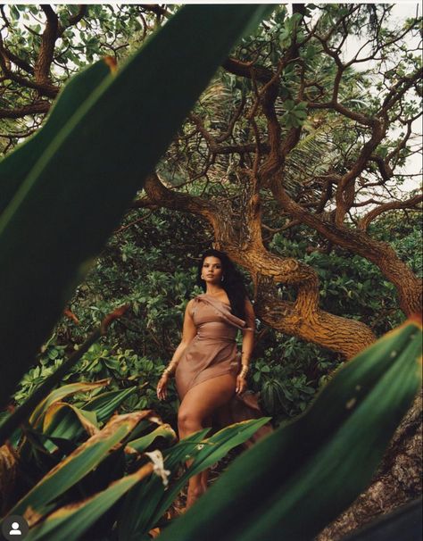 Botanical Garden Photo Shoot, Leslie Sidora, Studio Photoshoot Ideas, Nature Goddess, Creative Fashion Photography, Flower Photoshoot, Nature Photoshoot, Tropical Fashion, Black Photography