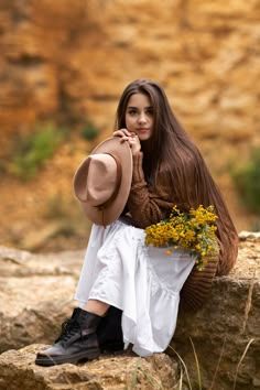 Mountain Photoshoot, Baby Dress Embroidery, Beautiful Photoshoot Ideas, Branding Photoshoot Inspiration, Outdoor Portraits, Outdoor Photoshoot, Winter Mode, Fall Photoshoot, Outdoor Fashion