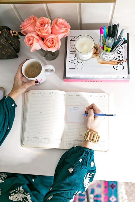 The Benefits of Journaling And Why You Should Keep a Journal - thatgirlArlene Day Planning, Best Planner, Gallon Of Paint, Improve Communication Skills, Branding Photoshoot Inspiration, Simplifying Life, Keeping A Journal, Best Planners, Brand Kit