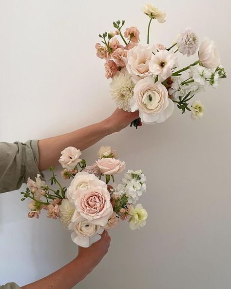 Wedding Design Inspiration, Love Story Wedding, Bridal Bouquet Flowers, Wedding Flower Inspiration, Mom Wedding, Wedding Flower Decorations, August 17, Wedding Flower Arrangements, Wedding Mood