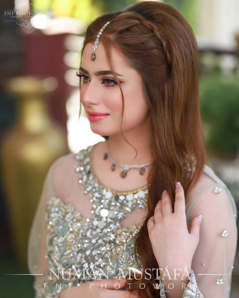 Kashees Hairstyle, Pakistani Wedding Hairstyles, Long Hair Designs, Hairstyles For Gowns, Light Makeup Looks, Cool Hairstyles For Girls, Hairstyle Examples, Haircuts For Long Hair With Layers, Bridal Makeup Images