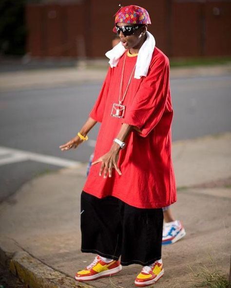 Soulja Boy & his super oversized shirts. Hiphop Outfit Men, 90s Hip Hop Outfits, Fashion Men Outfits, 2000’s Outfit, 2000s Fashion Men, Thursday Outfit, 2000s Men, Oversize Outfit, Party Outfit Men