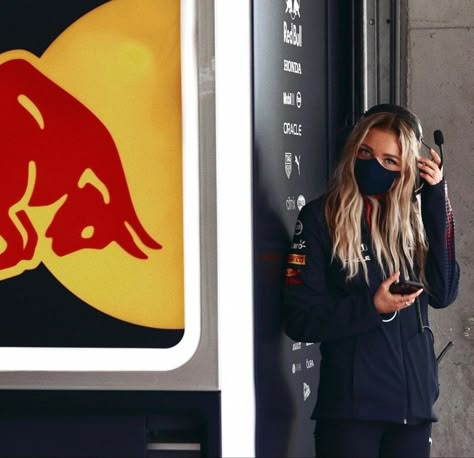 Girl Racer Aesthetic, Redbull Girl Aesthetic F1, Red Bull Girl Aesthetic F1, Female F1 Driver Aesthetic, F1 Aesthetic Girl, F1 Reporter, F1 Girl Aesthetic, Teams Aesthetic, Female Racer Aesthetic