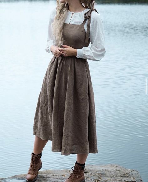 Rangercore Outfit, Little Women Outfit, Hiking Boots Outfit, Princess Halloween Costume, Old Fashion Dresses, Hippie Look, Cottagecore Fashion, Autumn Clothes, Lovely Clothes