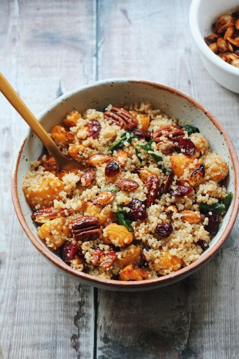 Cranberry Quinoa, Salad With Pecans, Cranberry Quinoa Salad, Resep Vegan, Pumpkin Quinoa, Pumpkin Salad, Salad Vegan, Roasted Pumpkin, Pumpkin Pecan