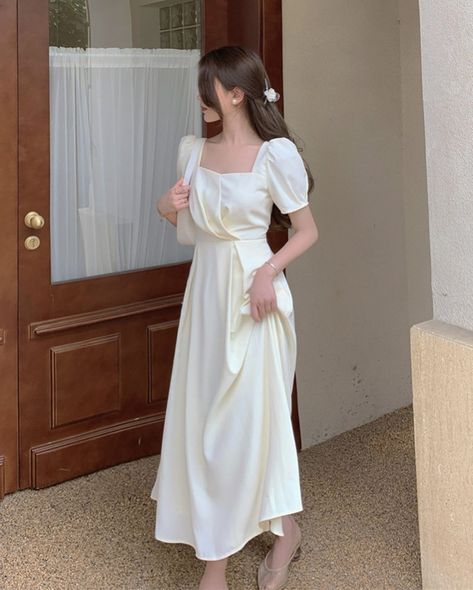 Sunday Dress Outfit, Simple White Dress, Sunday Dress, Elegant Dresses Classy, Trendy Dress Outfits, Korean Fashion Dress, Modest Fashion Outfits, Fancy Outfits, Casual Style Outfits