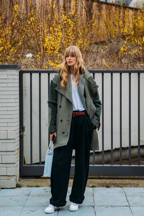 Julia Stegner, 2020 Street Style, Reportage Photography, Model Inspo, Plunge Dress, Popsugar Fashion, Womens Style, Style Aesthetic, Street Look