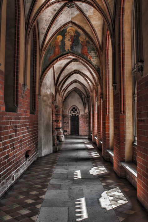 Castle Study, Teutonic Knights, Malbork Castle, Inside Castles, Ancient Castle, Visit Poland, Gothic Buildings, Eastern Europe Travel, Poland Travel