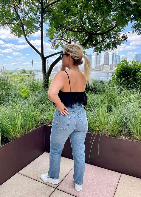 Best Jeans For Short Women Body Types, Best Jeans For Short Curvy Women, Jeans For Short Curvy Women, Best Jeans For Short Women, Jeans For Short, Best Petite Jeans, Short Curvy, Popular Jeans, The Best Jeans