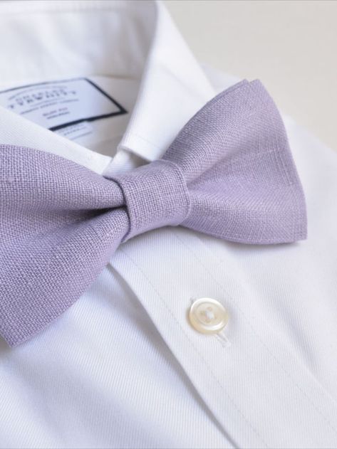 This fresh summerly iris purple bowtie perfect for a summer wedding Groomsmen Attire Purple, Linen Groomsmen, Purple Scheme, Beige Suits Wedding, Dark Navy Blue Suit, Purple Groomsmen, Purple Ties, Purple Suspenders, Bowties Men's