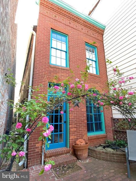 Baltimore House, Row House Design, Aqua Kitchen, Tile Steps, Shotgun House, Retro Appliances, Gold Ceiling, Brick And Wood, Tall Ceilings