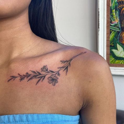 women tattoo ideas Detailed Tattoos, Basic Tattoos, Small Chest Tattoos, Women Tattoos, Flower Tattoo Shoulder, Petite Tattoos, Vine Tattoos, Chest Tattoos For Women, Spine Tattoos For Women