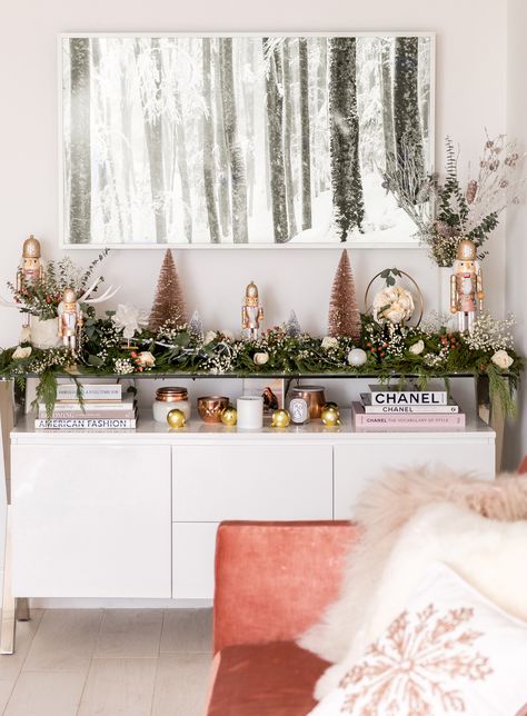 Tv Stand Christmas Decor, Glam Holiday Decor, Console Table Decorating, Christmas Decorations Garland, Christmas Greenery, Diy Garland, Christmas Decorations For The Home, Wallpaper Iphone Christmas, Office Christmas