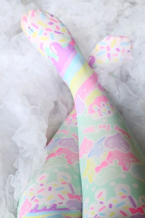 Super cute pastel desert stockings! Kawaii Tights, Melanie Martinez Style, Fairy Kei Fashion, Kei Fashion, Mabel Pines, Pastel Goth Fashion, Kawaii Harajuku, Pastel Outfit, Pastel Fashion