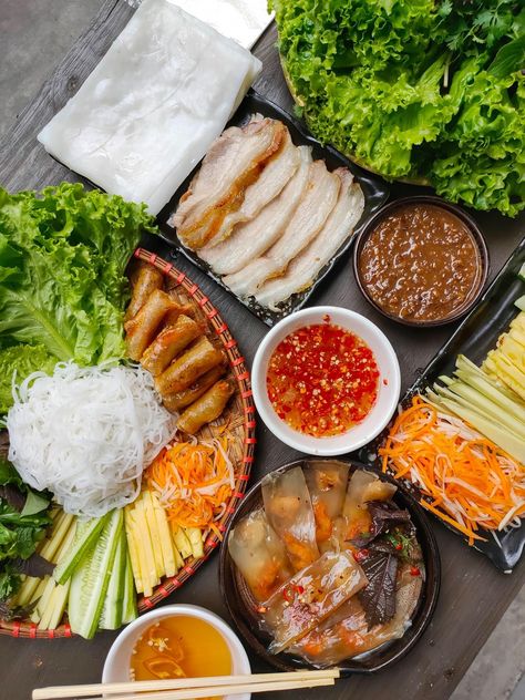 Vietnamese Food Platter, Vietnamese Dinner Party, Vietnamese Party, Thai Food Menu, Cambodian Food, Lunch Catering, Khmer Food, Laos Food, Vietnam Food