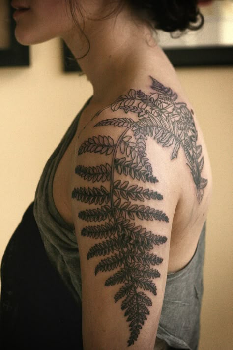 Blatt Tattoos, Cool Half Sleeve Tattoos, Fern Tattoo, Leaf Tattoo, Full Sleeve Tattoo Design, Tattoo Henna, Tattoos For Women Half Sleeve, Plant Tattoo, Tattoo Desings