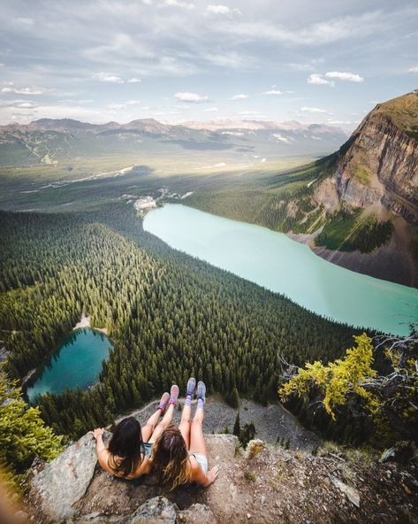 A Quick Hike up the 'Big Beehive in Lake Louise - Elite Jetsetter Lake Agnes Tea House, Thailand Activities, Lake Agnes, Koh Samui Beach, Banff Canada, Banff Alberta, Summer Hike, Canadian Travel, Travel Canada