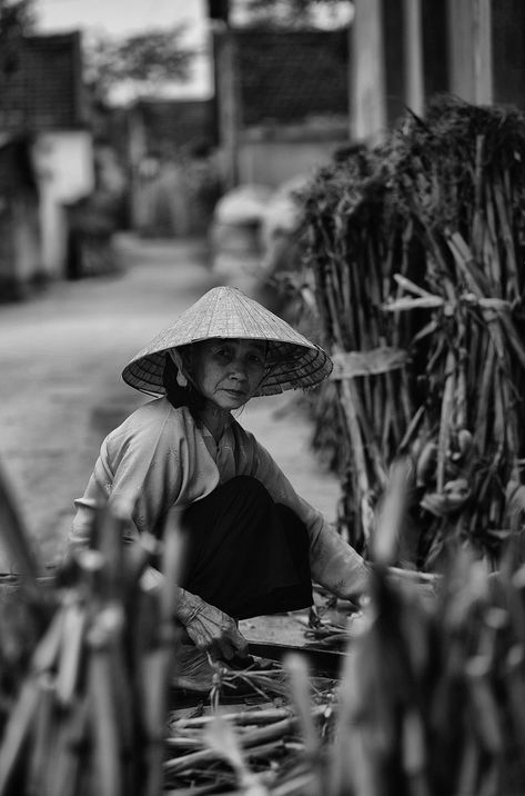 Poor Village, Vietnam Village, Vietnam Black And White, Old Village Life In Pakistan, French Village Vietnam, Rural Chinese Village, Video Setting, Black House, Black And White Photography