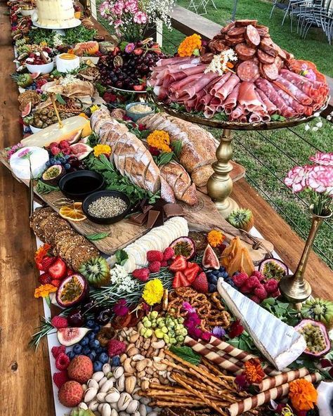 Charcuterie board ideas Charcuterie Inspiration, Charcuterie Platter, Grazing Table, Party Food Platters, Charcuterie And Cheese Board, Charcuterie Recipes, Party Platters, Grazing Tables, Cheese Platters