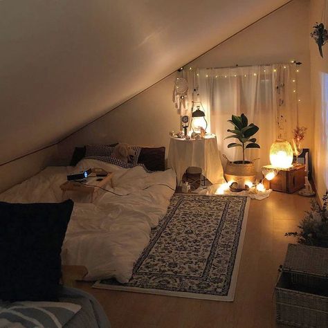 Dream Rooms For Teens, Deco Studio, Attic Bedroom, Aesthetic Rooms, Small Room Bedroom, Awesome Bedrooms, Cozy Room, Room Inspiration Bedroom, Room Ideas Bedroom