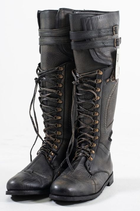 Fantasy Boots, Gothic Fashion Men, Mens Riding Boots, Post Apocalyptic Fashion, Apocalyptic Fashion, Leather Gear, Motorcycle Outfit, Emo Fashion, The Avengers