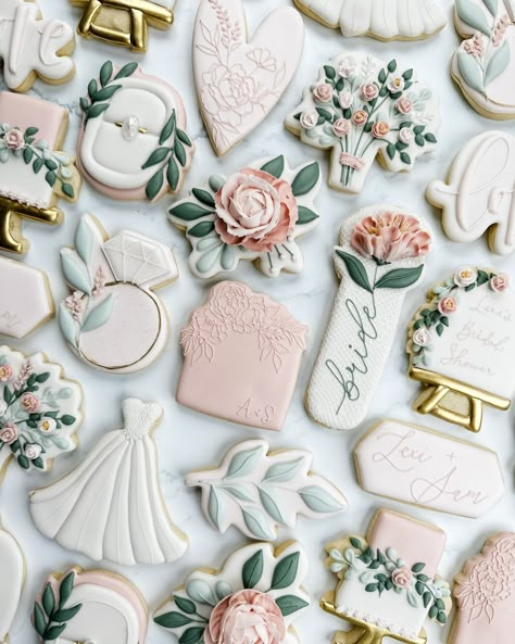 Engagement Party Cookies, Lindsay Johnson, Floral Tutorials, Engagement Cookies, Bridal Cookies, Blush Bridal Showers, Garden Bridal Showers, Bridal Boxes, Bridal Shower Inspo