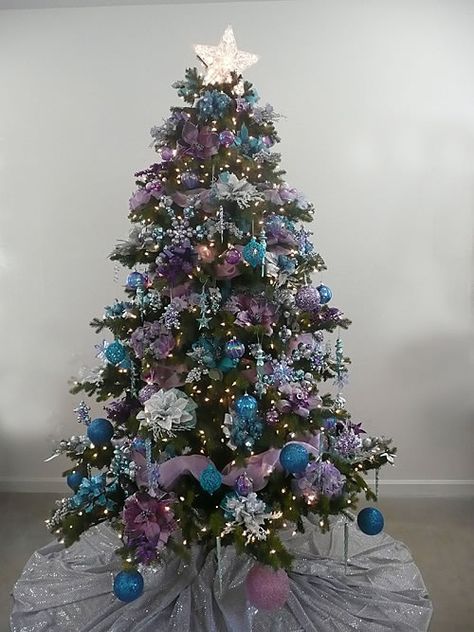 purple and blue Christmas tree Yule Tide, Mcm Christmas, Christmas Tree Trimming, Purple Christmas Tree, Peacock Christmas, Silver Christmas Decorations, Christmas Sparkle, Pastel Christmas, Tree Themes