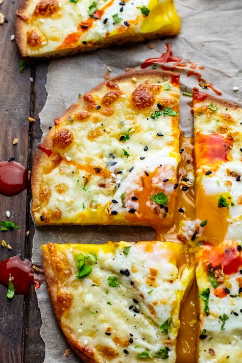 This cheesy naan breakfast pizza is a delicious way to enjoy brunch! It takes only 10 minutes to prepare, requires minimal ingredients, and is SO good. You'll love this easy breakfast idea for any occasion! | asimplepalate.com #naan #breakfast #pizza Nan Bread Breakfast Ideas, Naan Breakfast Sandwich, Flat Bread Breakfast Ideas, Breakfast Flat Bread, Nan Pizza, Naan Breakfast Pizza, Breakfast Pizza Recipes, Breakfast Naan, Naan Breakfast