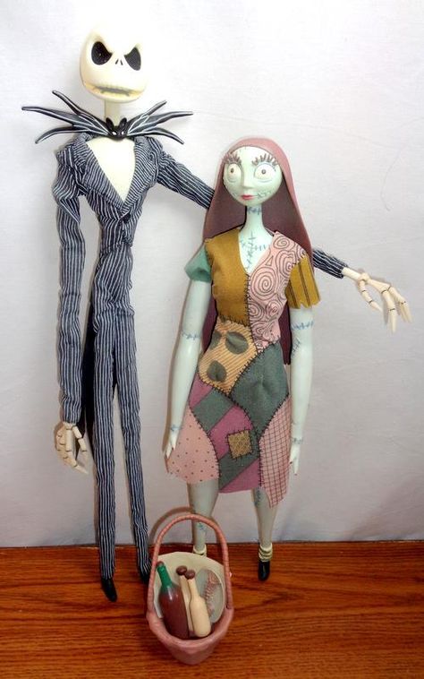 Jack & Sally Black Christmas Movies, Tim Burton Nightmare Before Christmas, Jack Y Sally, Nightmare Before Christmas Movie, Jack Skellington And Sally, Witch Crafts, Coraline Doll, Christmas Jack Skellington, Scale Drawing