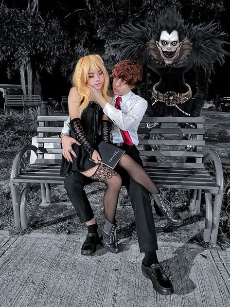 Alt Couple Costumes, Matching Costume Ideas, Halloween Costume Ideas 3, Misa Light, Goth Halloween Costume, Matching Costume, Goth Costume, Couples Cosplay, Couple Cosplay