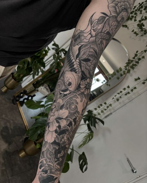 Woodblock Tattoo, A Sleeve Tattoo, Sleeve Tattoo, How To Turn, Japanese Tattoo, Blackwork, Sleeve Tattoos, Tatting, Black And Grey