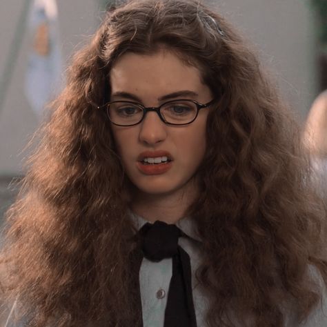 Princess Of Genovia, Mia Thermopolis, Film Romance, Diary Movie, Iconic Movie Characters, The Princess Diaries, Princess Diaries, Mia 3, Anne Hathaway