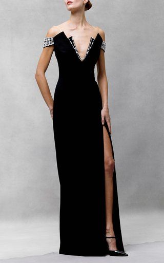 Lovecore Fashion, Simple Long Dress, Western Gown, Dresses Western, Pamella Roland, Black Dresses Classy, Crepe Gown, Fantasy Gowns, Gowns Of Elegance