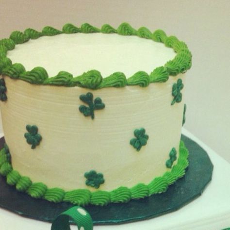 St Patrick Day Birthday Cake Ideas, Saint Patricks Cake, St Patrick Day Cake Ideas, Shamrock Cake Ideas, Saint Patrick’s Day Cake, St Patricks Day Cakes Decorating, St Patrick’s Day Birthday Cake, Lucky One Birthday Cake, St Patrick’s Day Cake