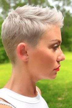 Super Short Haircuts, Short White Hair, Silver Blonde Hair, Crop Hair, Short Hair Pixie Cuts, Super Short Hair, Short Grey Hair, Haircut Styles, Edgy Short Hair