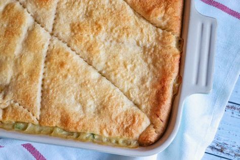 Chicken Pot Pie with Crescent Rolls Pot Pie With Crescent Rolls, Recipe With Crescent Rolls, Delicious Chicken Pot Pie, Best Pie Crust Recipe, Crescent Roll Crust, Best Apple Crisp Recipe, Sweet Smoothies, Pot Pie Recipe, Condensed Soup