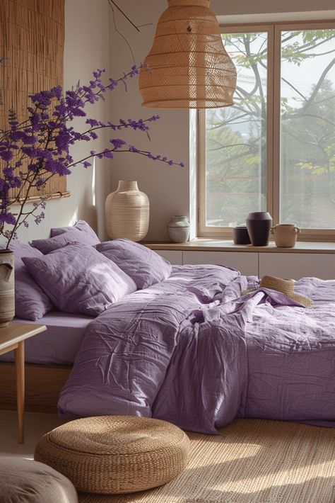 Minimalist Bedroom Purple, Sparse Decor, Lavender Boho Bedroom, Lavender Bedroom, Zen Zone, Purple Bedrooms, Boho Bedroom Ideas, Design Your Bedroom, Zen Bedroom