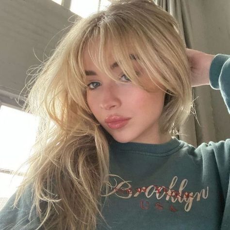 Butter Blonde, Winter Hair Trends, Big Blonde Hair, Hair Trend, Winter Hairstyles, Blonde Color, Hair Color Trends, Big Hair, Sabrina Carpenter