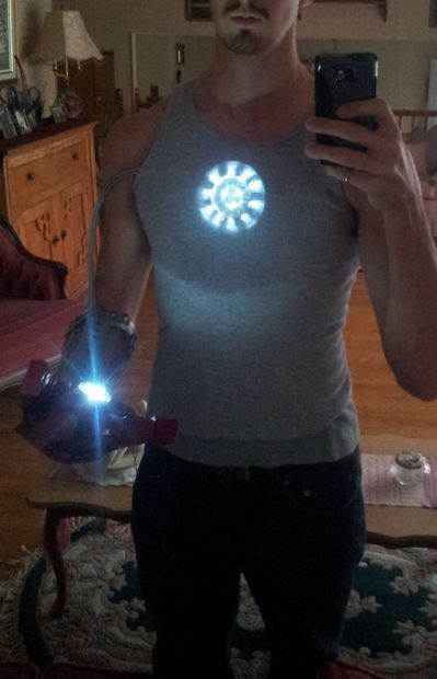 Tony Stark Costume, Ironman Cosplay, Iron Man Costume Diy, Iron Man Halloween Costume, Iron Man Costume, Stark Aesthetic, Iron Man Cosplay, Iron Man Arc Reactor