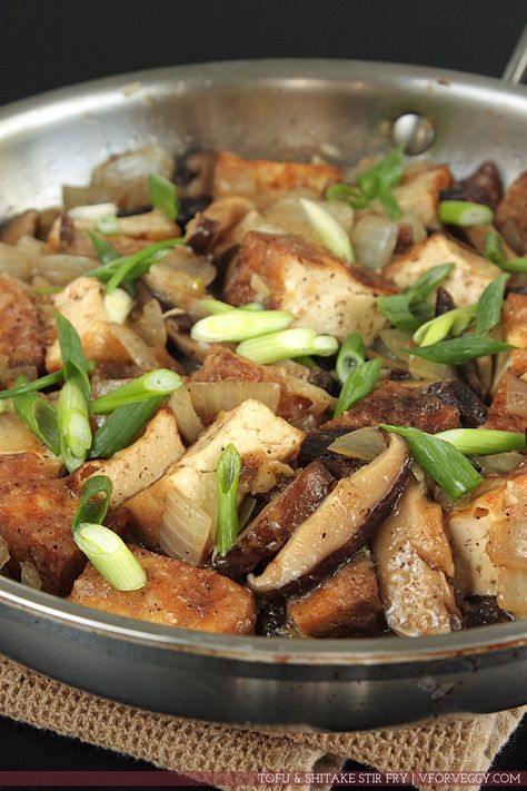 Tofu Mushroom Recipe, Deep Fried Tofu, Shitake Mushroom, Tofu Stir Fry, Stir Fry Recipe, Fried Tofu, Eat To Live, Stir Fry Recipes, Tofu Recipes