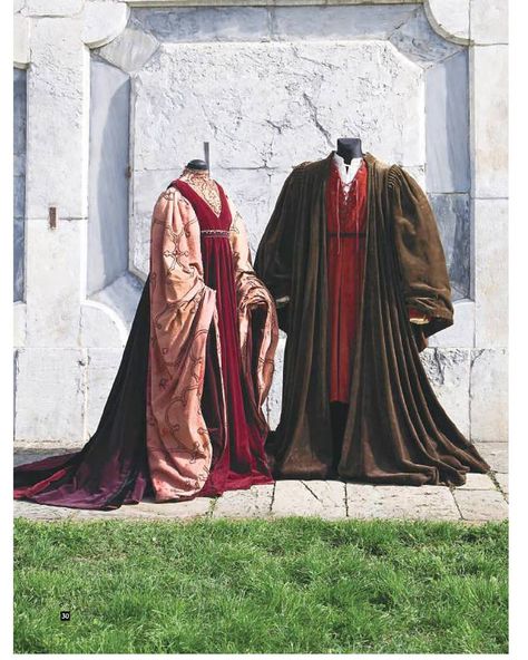 Lord Capulet, Lady Capulet, Romeo And Juliet 1968, Juliet 1968, Lord And Lady, Romeo And Juliet, Costume Ideas, Academic Dress, Film